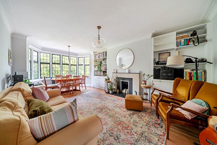 3 Bedroom Flat To Rent In Portsmouth Road, Putney, London, SW15