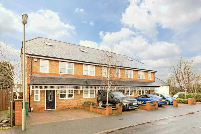 4 Bedroom Property To Rent In Sunbury Court Road, Sunbury-On-Thames, TW16