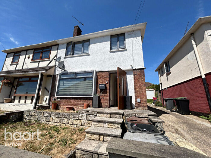 3 Bedroom Semi-Detached House To Rent In Kendal Close, Luton, LU3