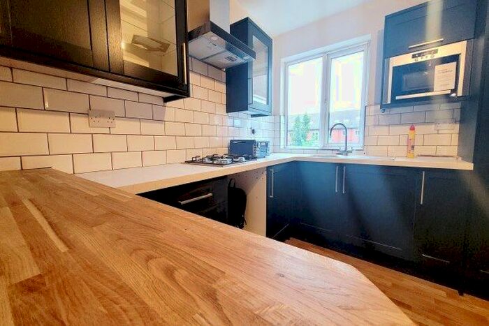 3 Bedroom Flat To Rent In Chapel Street, Leigh, WN7