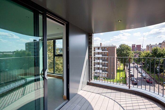 3 Bedroom Apartment To Rent In Thistle Court, Lowth Road, Southwark, London, SE5