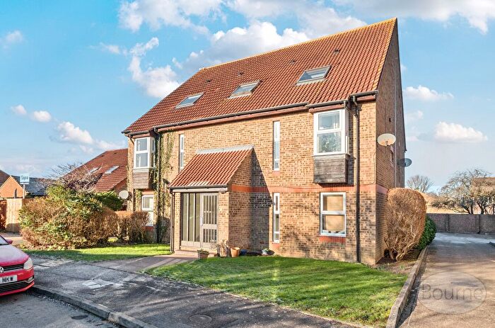 Studio For Sale In Colburn Crescent, Weylea Farm, Guildford, GU4