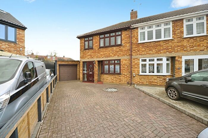 3 Bedroom End Terrace House For Sale In Abbotts Close, Romford, RM7