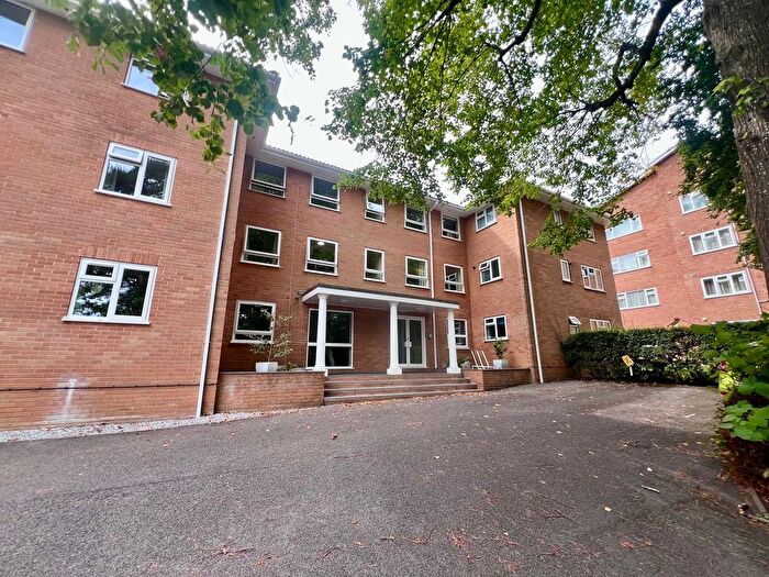 3 Bedroom Flat To Rent In Overbury Road, Poole, BH14