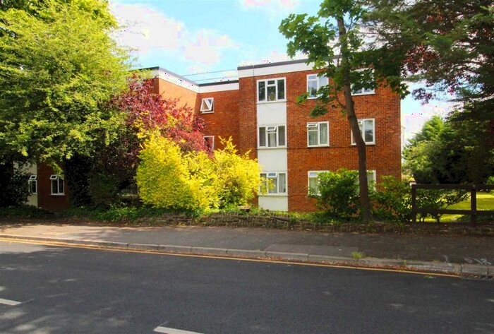 2 Bedroom Apartment To Rent In Benhill Wood Road, Sutton, SM1