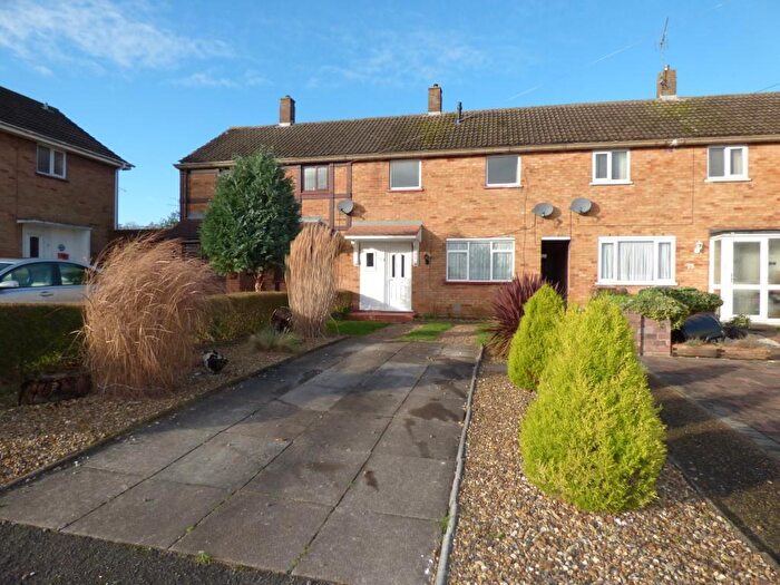 2 Bedroom Terraced House For Sale In Wodecroft Road, Runfold, Luton, Bedfordshire, LU3