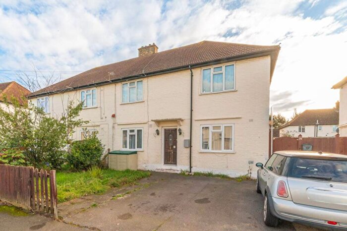 2 Bedroom Maisonette For Sale In Eldertree Way, Mitcham, CR4