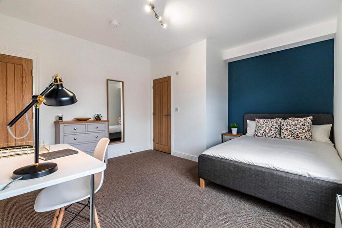 6 Bedroom Semi-Detached House To Rent In Hartley Avenue, Leeds, LS6