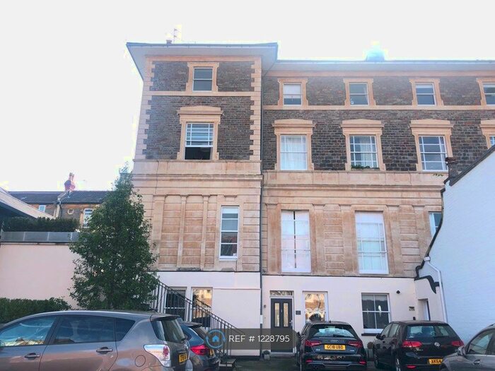 3 Bedroom Flat To Rent In Alma Vale Road, Bristol, BS8