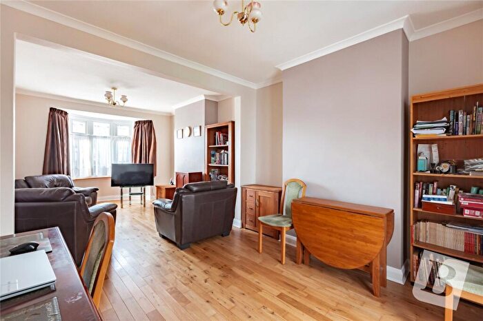 2 Bedroom Bungalow For Sale In Kempton Avenue, Hornchurch, RM12