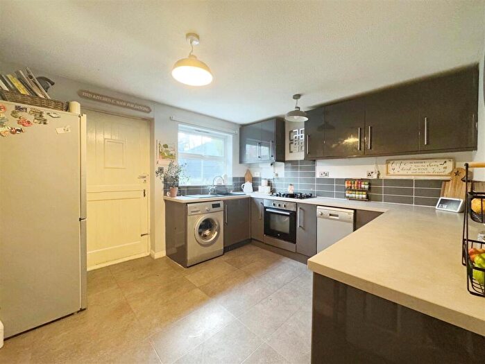 3 Bedroom Terraced House For Sale In St. Marks Close, Worksop, S81
