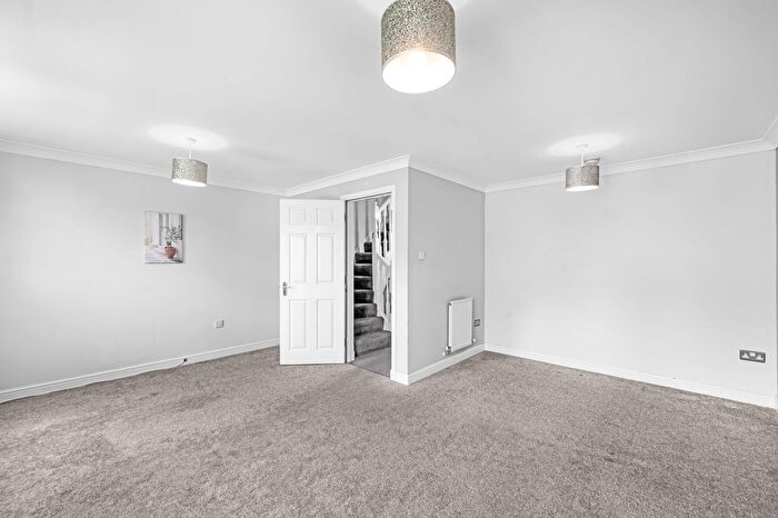 4 Bedroom Town House For Sale In Leyland Road, Bathgate, EH48