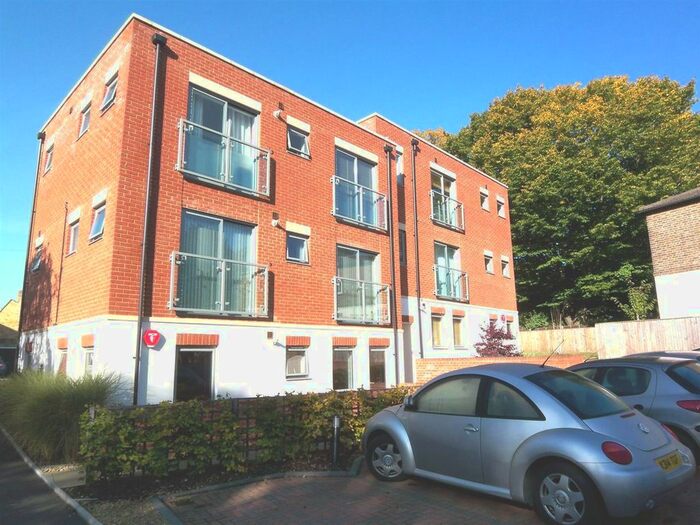 1 Bedroom Flat To Rent In Harvest Road, Englefield Green, Egham, TW20