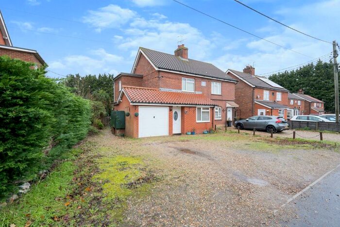 3 Bedroom Semi-Detached House For Sale In Hill Rise, Scarning, Dereham, NR19