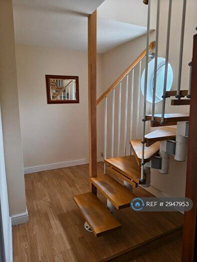 3 Bedroom Semi-Detached House To Rent In Broadwell Road, Solihull, B92