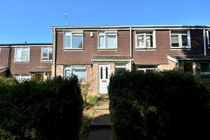 3 Bedroom End Of Terrace House To Rent In Coltsfoot Drive, Waterlooville, PO7