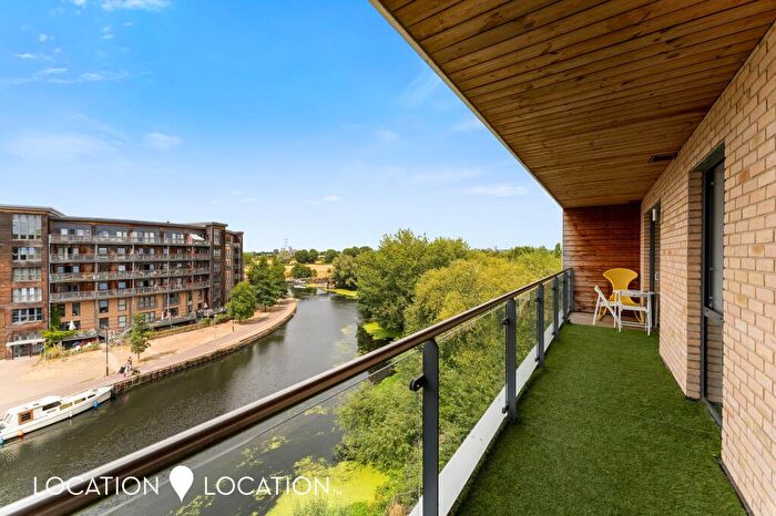 2 Bedroom Apartment To Rent In Essex Wharf, London, E5