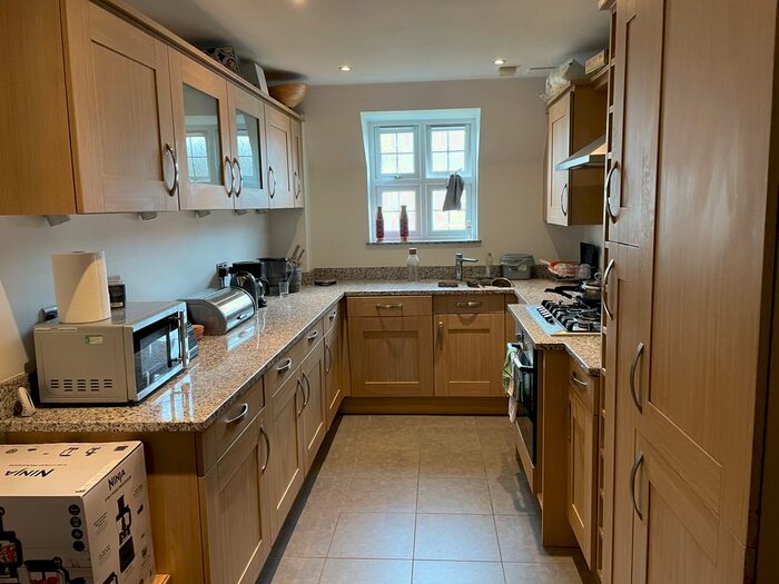 2 Bedroom Flat To Rent In Shoppenhangers Road, Maidenhead, SL6