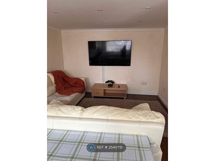 1 Bedroom Flat To Rent In Bishopscotes Road, Luton, LU3