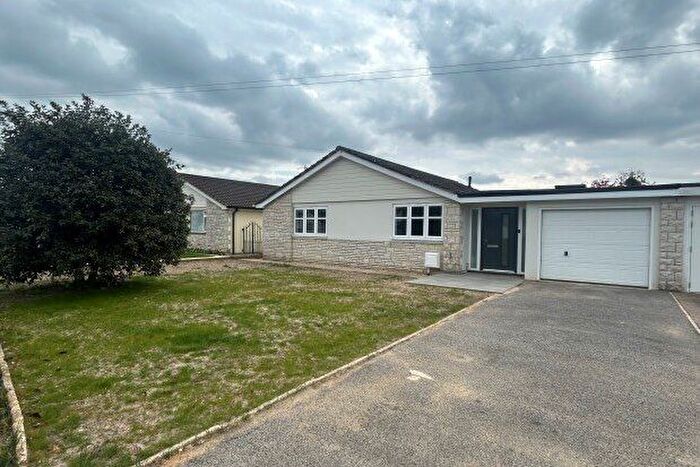 5 Bedroom Bungalow To Rent In Martindale Avenue, Wimborne, BH21