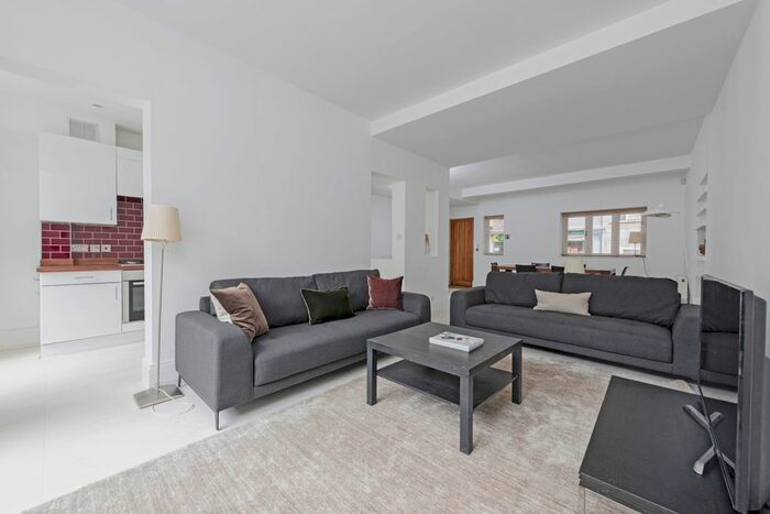 2 Bedroom Flat To Rent In Red Lion Street, Holborn, WC1R