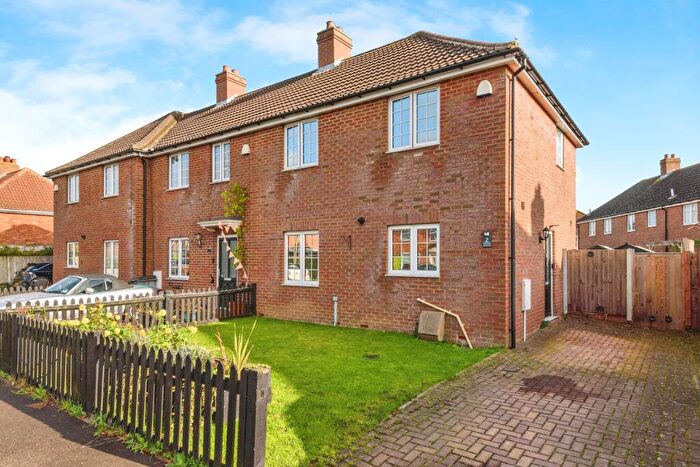 3 Bedroom Semi-Detached House For Sale In Chaucer Road, Elvington, Dover, Kent, CT15