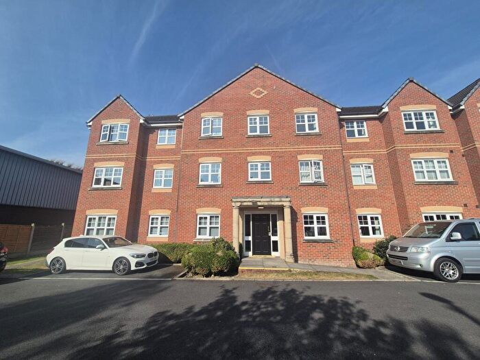 2 Bedroom Flat To Rent In Palatine Street, Denton, M34
