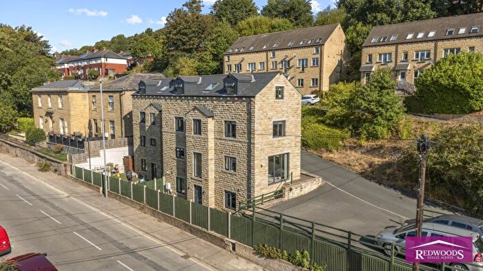 4 Bedroom Link Detached House For Sale In High Fields, Sowerby Bridge, Calderdale, HX6