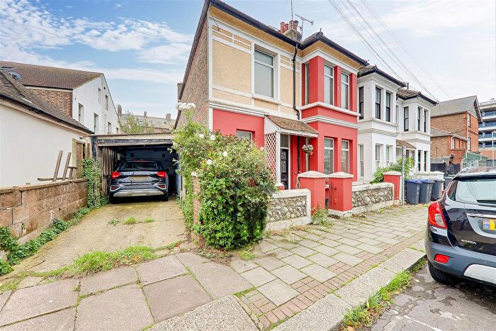 4 Bedroom End Of Terrace House For Sale In Elm Road, Worthing, BN11