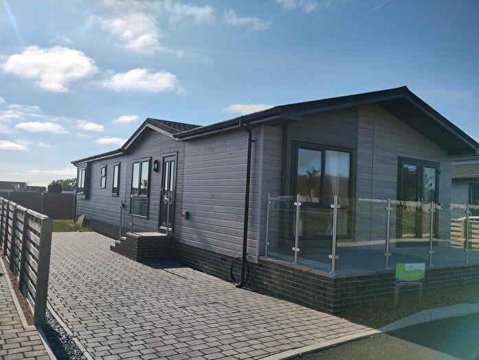 2 Bedroom Mobile/park Home For Sale In The Reeds, Allhallows, Rochester, ME3