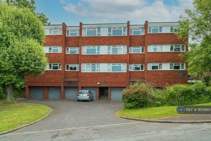 2 Bedroom Flat To Rent In Hunters Hill, High Wycombe, HP13