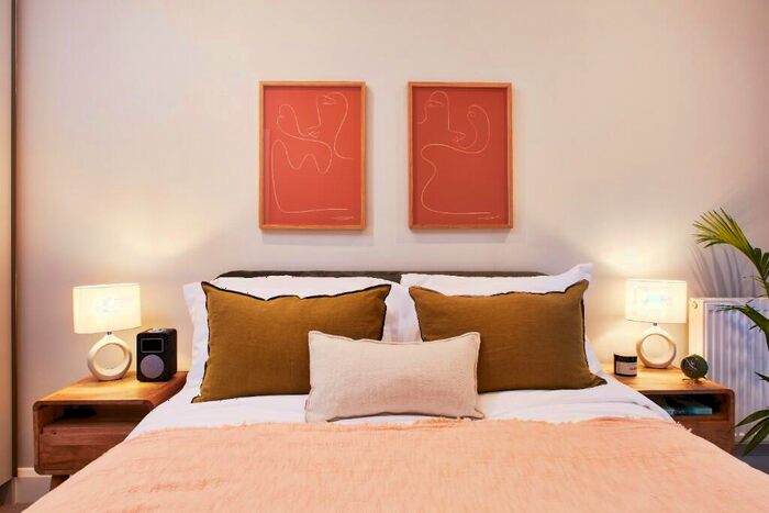 2 Bedroom Flat To Rent In Moat Street, London, SW11