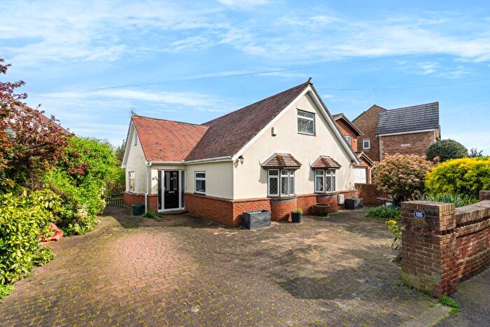 4 Bedroom Chalet For Sale In Hedge Place Road, Greenhithe, Kent, DA9