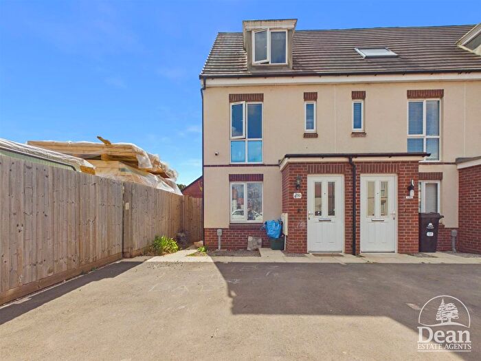 3 Bedroom Semi Detached House For Sale In Kingfisher Drive, Lydney, GL15