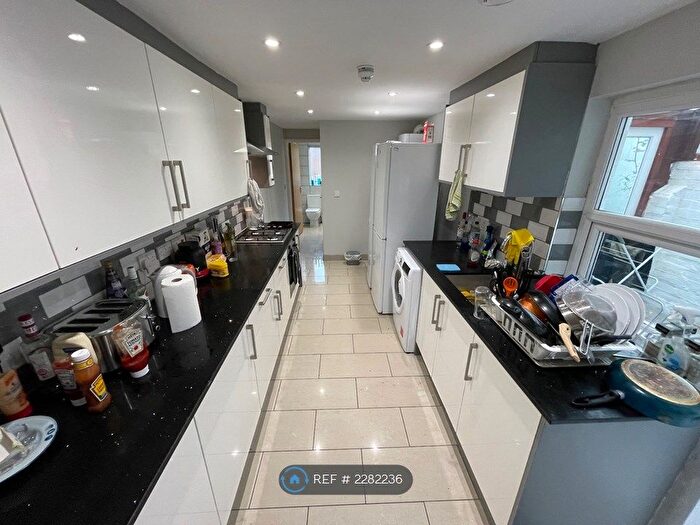 6 Bedroom Terraced House To Rent In Blenheim Road, Reading, RG1