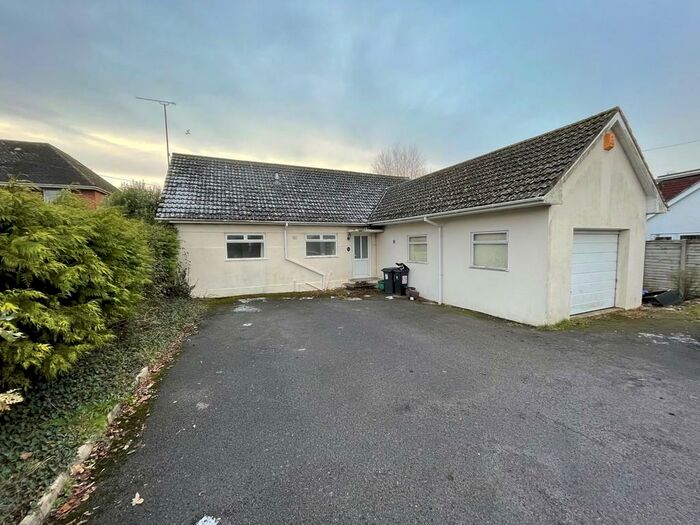 3 Bedroom Chalet To Rent In Dorchester Road, Upton, Poole, BH16