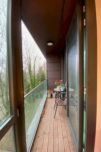 2 Bedroom Flat To Rent In Plaza Gardens, London, SW15