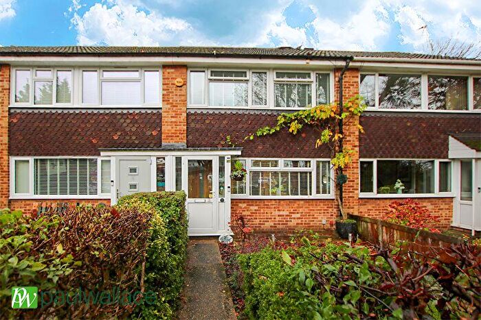 4 Bedroom Terraced House For Sale In Westfield Close, Waltham Cross, EN8