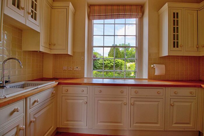 2 Bedroom Flat For Sale In Swallowfield Park, Swallowfield, Reading, RG7