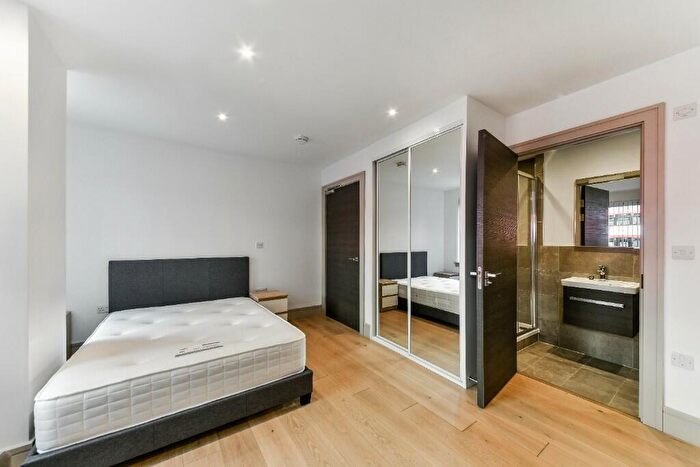 Studio To Rent In Flint Court, High Road, London, N12