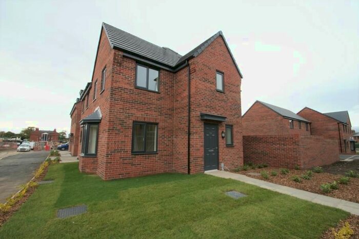 3 Bedroom Semi-Detached House To Rent In Seacroft, Leeds, West Yorkshire, LS14