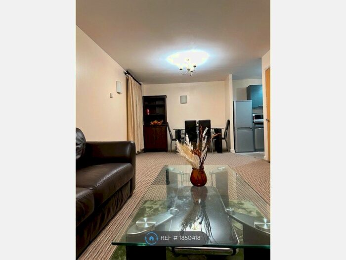 2 Bedroom Flat To Rent In Thames View, Ilford, IG1