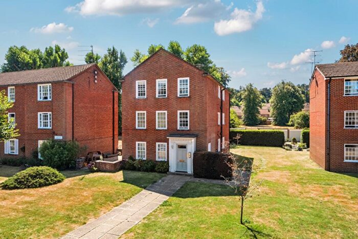 3 Bedroom Flat To Rent In Fairmile Henley On Thames, RG9