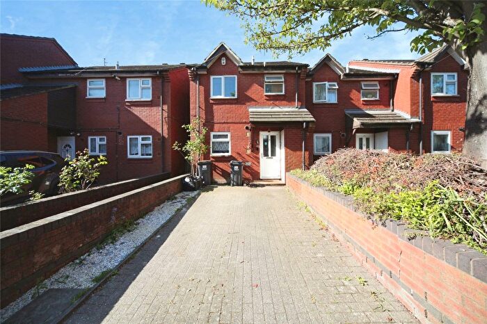 3 Bedroom End Terrace House For Sale In Hibbert Street, Luton, Bedfordshire, LU1