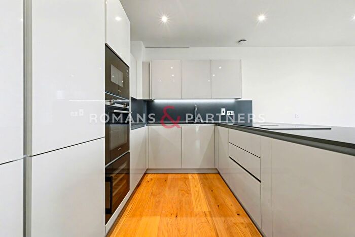 3 Bedroom Flat To Rent In Menara Point, Twelvetrees Park, E16