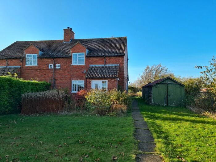 3 Bedroom Property For Sale In 17 Eaugate Road, Moulton Chapel, Spalding, Lincolnshire PE12