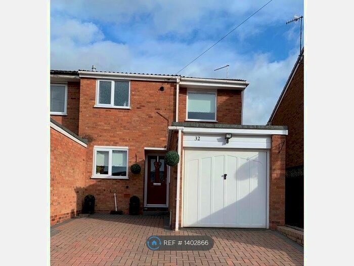 2 Bedroom Semi-Detached House To Rent In Grayshott Close, Bromsgrove, B61