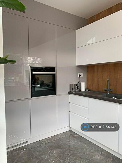 4 Bedroom Semi-Detached House To Rent In London, London, SE9