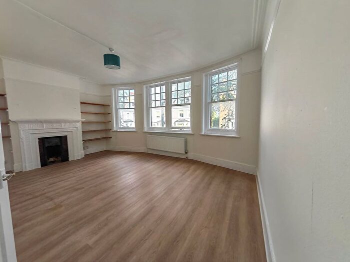 2 Bedroom Flat To Rent In High Street, Teddington, TW11