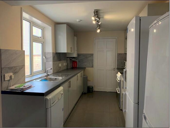 5 Bedroom Terraced House To Rent In Pitcroft Avenue, Reading, RG6